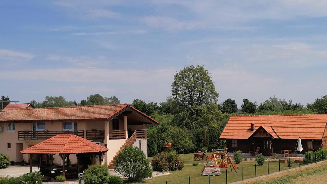 Apartments Kozjan Karlovac Bagian luar foto