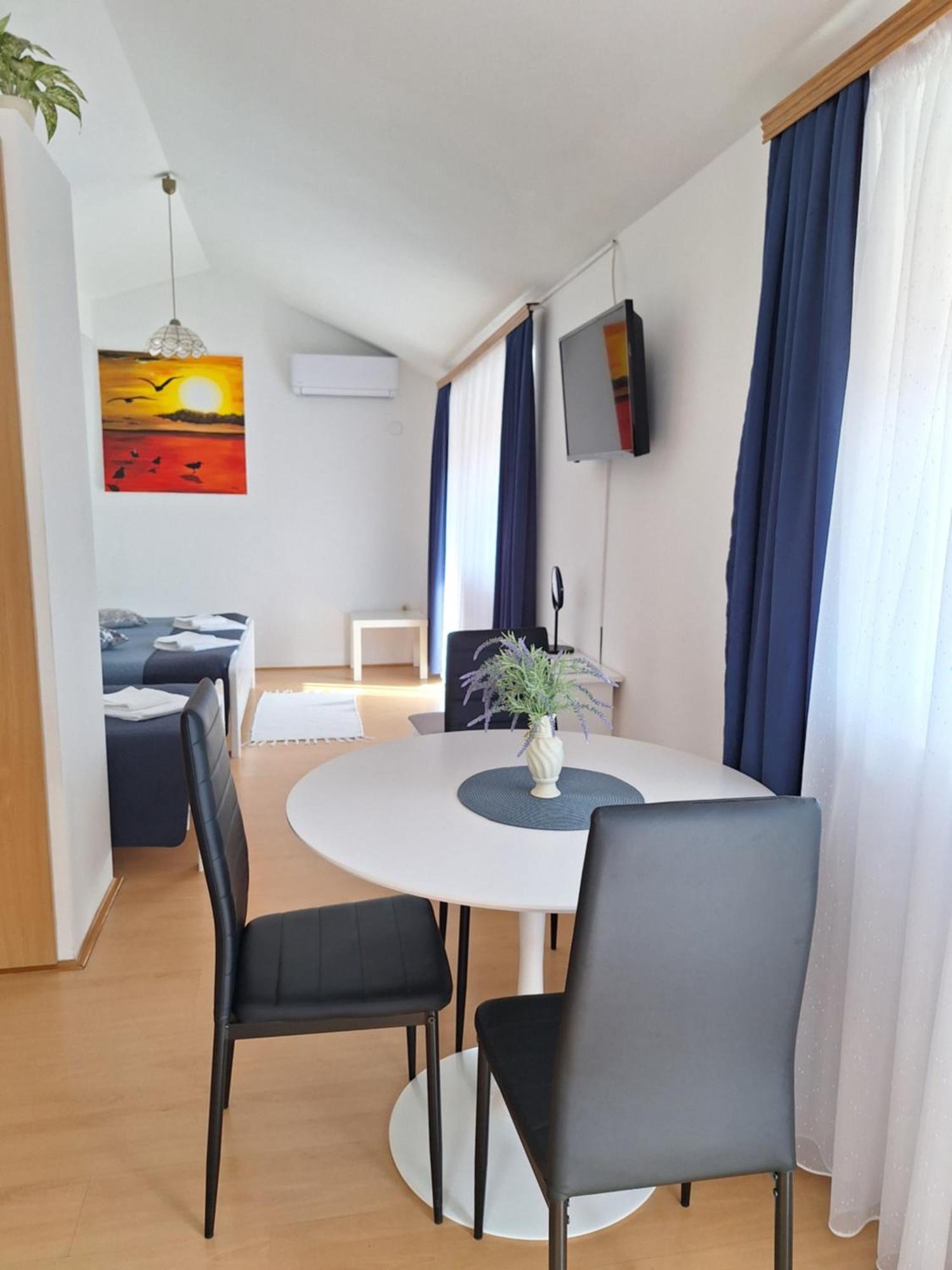 Apartments Kozjan Karlovac Bagian luar foto