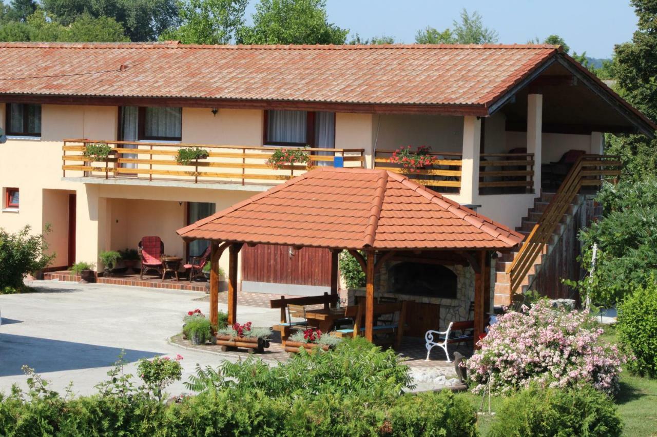 Apartments Kozjan Karlovac Bagian luar foto